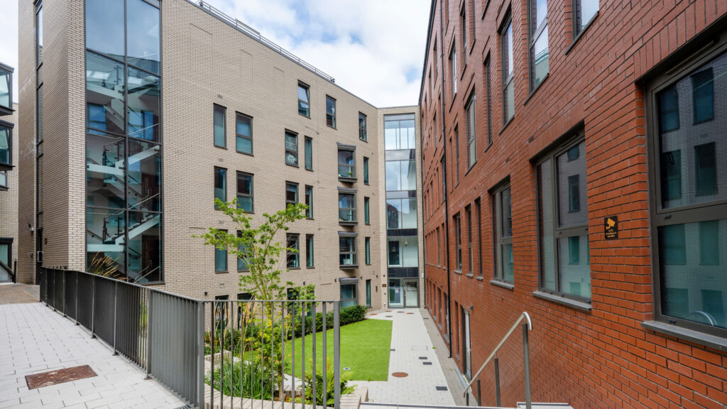 student-accomodation-sheffield-steel-city-communal-area-courtyard